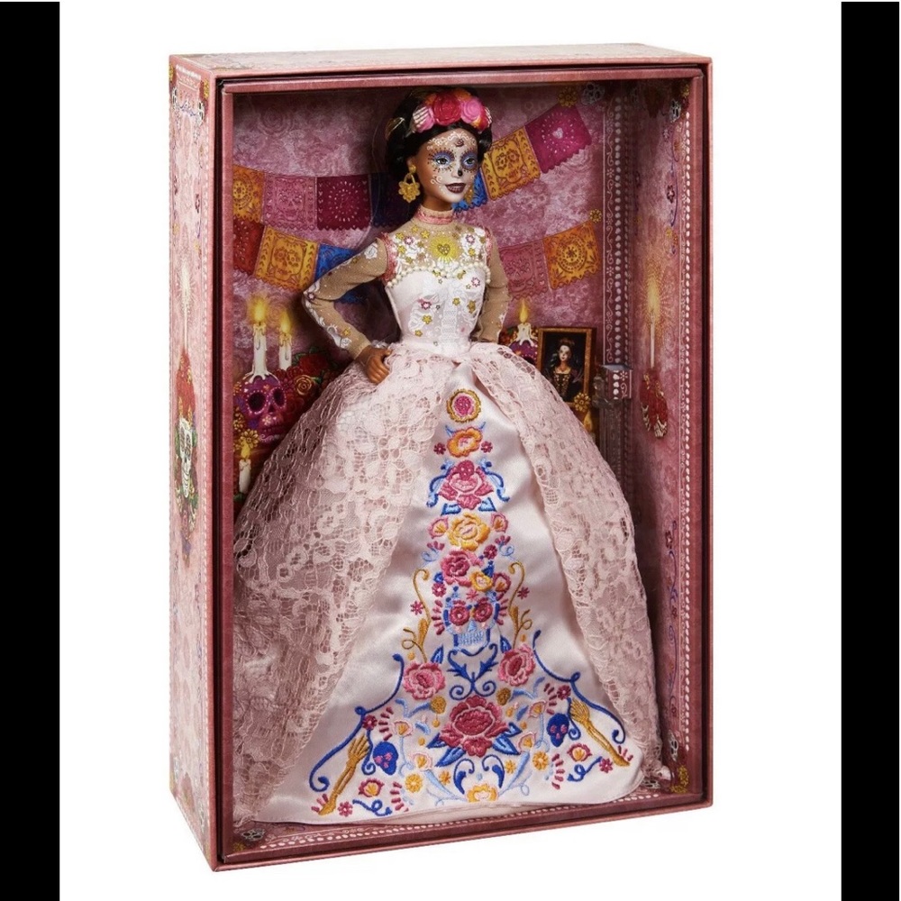 Barbie Dia De Muertos Doll - Halloween 2020 - Picture 5 of 5